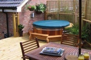 Round hot tub cover